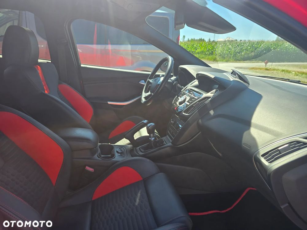 Ford Focus 2.0 EcoBoost ST - 28