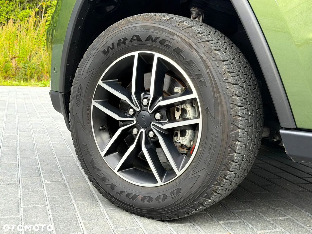 Jeep Grand Cherokee - 16