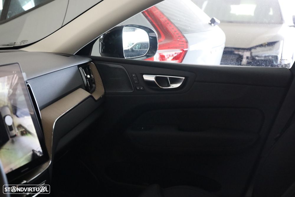 Volvo XC 60 2.0 T6 PHEV Plus Dark AWD - 16