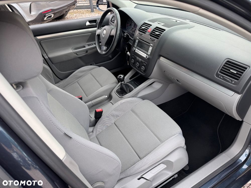 Volkswagen Jetta - 38