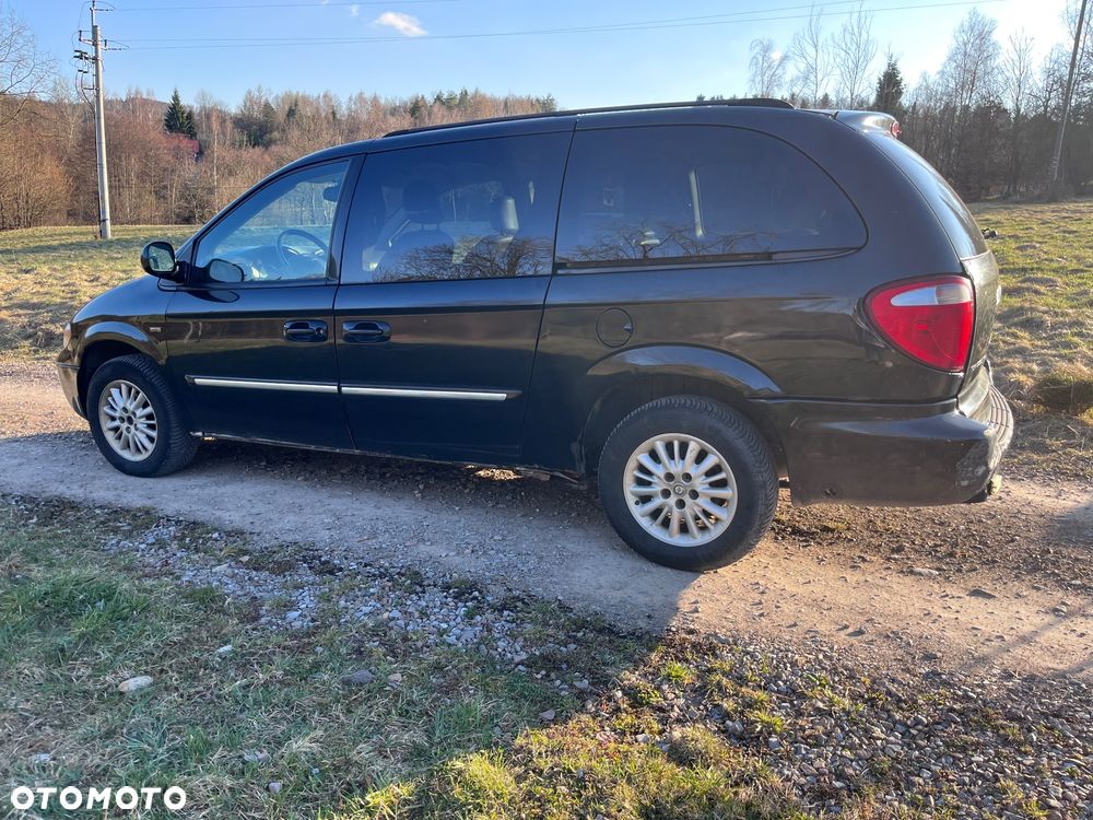 Chrysler Town & Country - 2