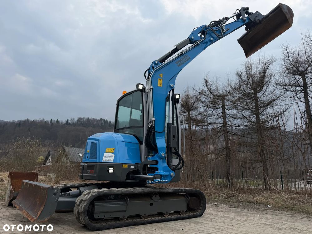 Wacker Neuson EZ50 Koparka Gąsienicowa 5,5 Tony. 2022 rok. 1400 mtg. Jak Nówka z salonu! ani deka luzów czy wycieków! Pochodzi z Gospodarstwa Norweskiego! Aktualne serwisy DEKRA BMWT. 2 łyżki. Silnik PERKINS 4 cyl. 52km. Maszyna Full wypasiona! Bogata wersja Norweska! Klima. Radio Usb. Szybkozłącze Hydrauliczne. OKAZJA. Pełny Oryginał historia do sprawdzenia w Wacker autoryzowany! - 13