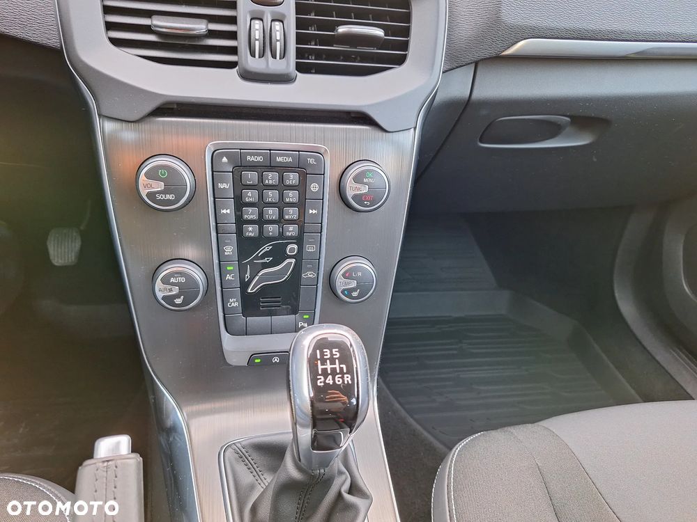 Volvo V40 D3 Momentum - 10