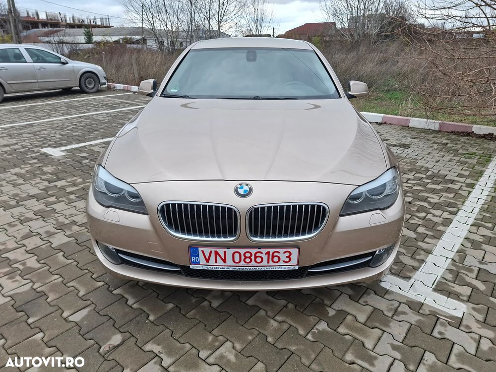 BMW Seria 5 525d xDrive AT - 9
