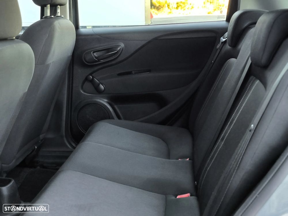 Fiat Punto 1.3 M-Jet Lounge S&S - 9