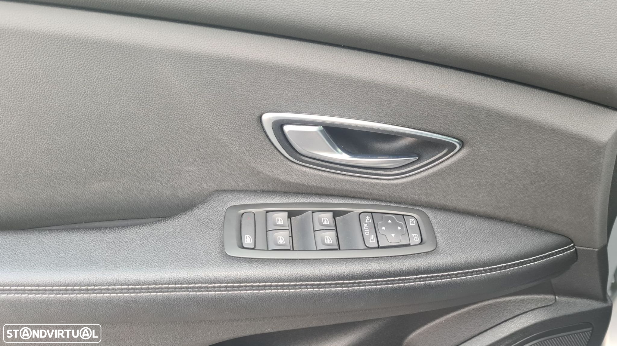 Renault Grand Scénic - 8