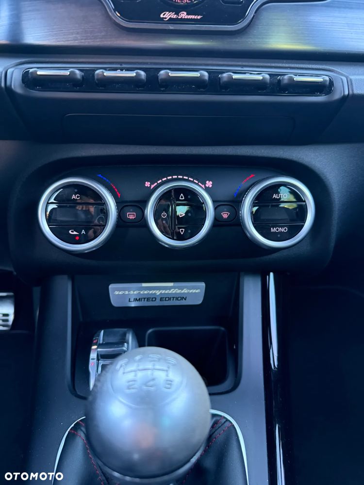 Alfa Romeo Giulietta 1750 TBi Quadrifoglio Verde - 34