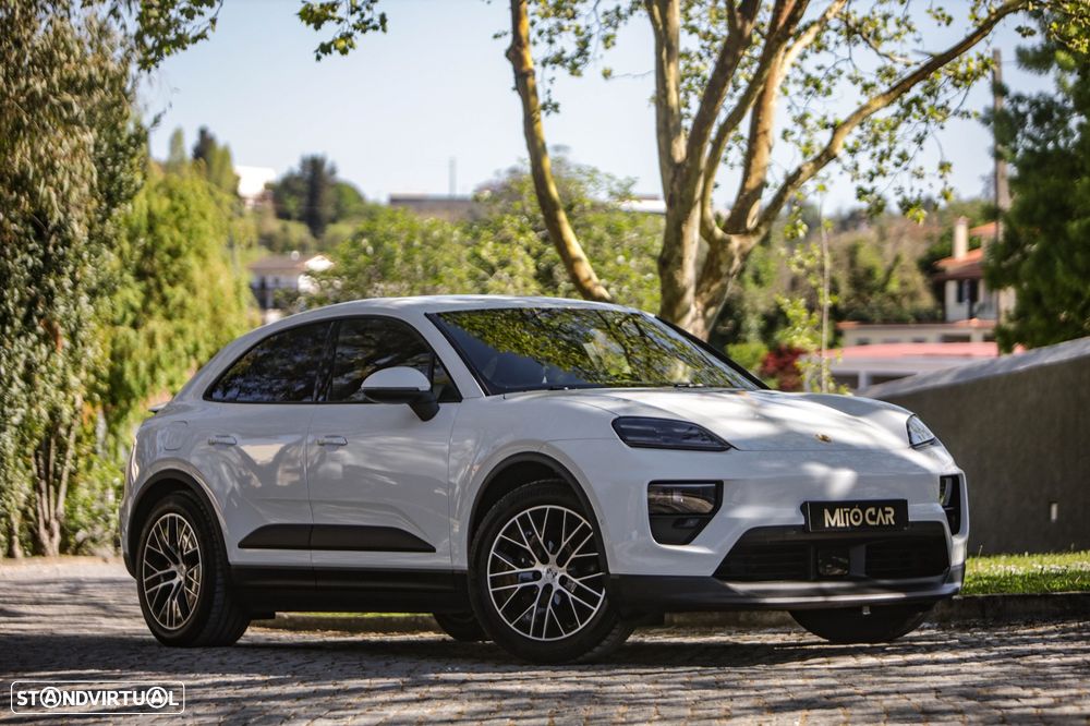 Porsche Macan Electric 4 - 16