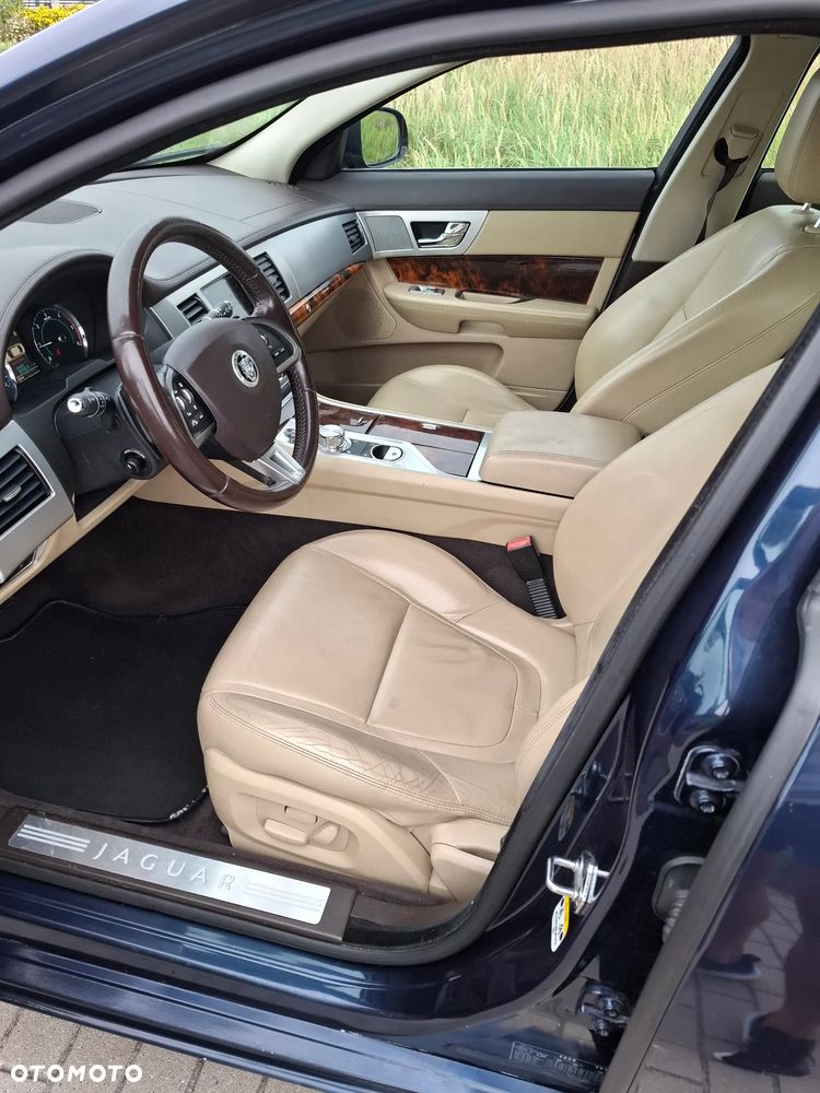 Jaguar XF 3.0 V6 D Luxury - 18