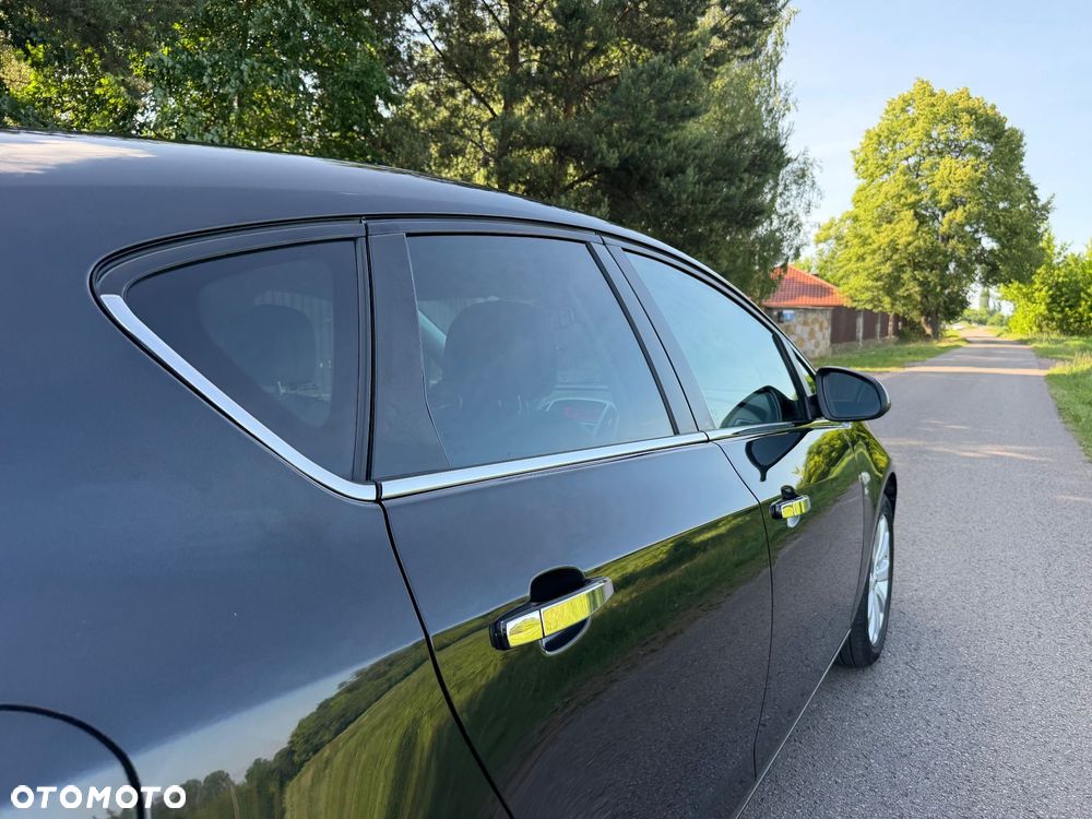 Opel Astra 1.4 Turbo 150 Jahre - 11