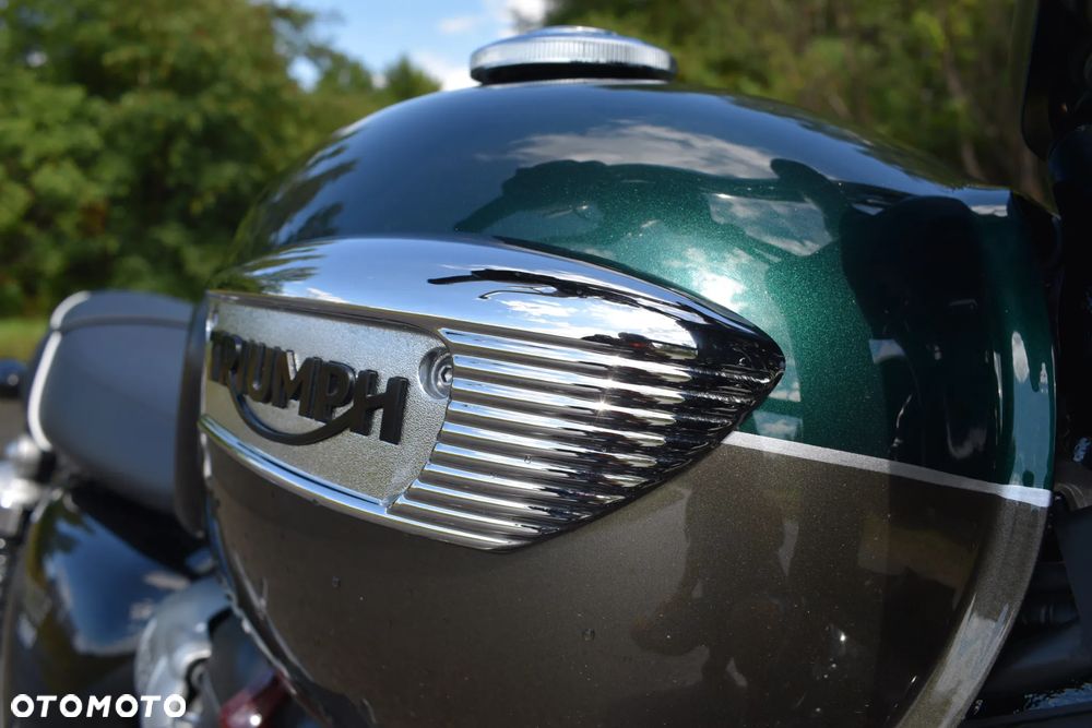 Triumph Bonneville - 40