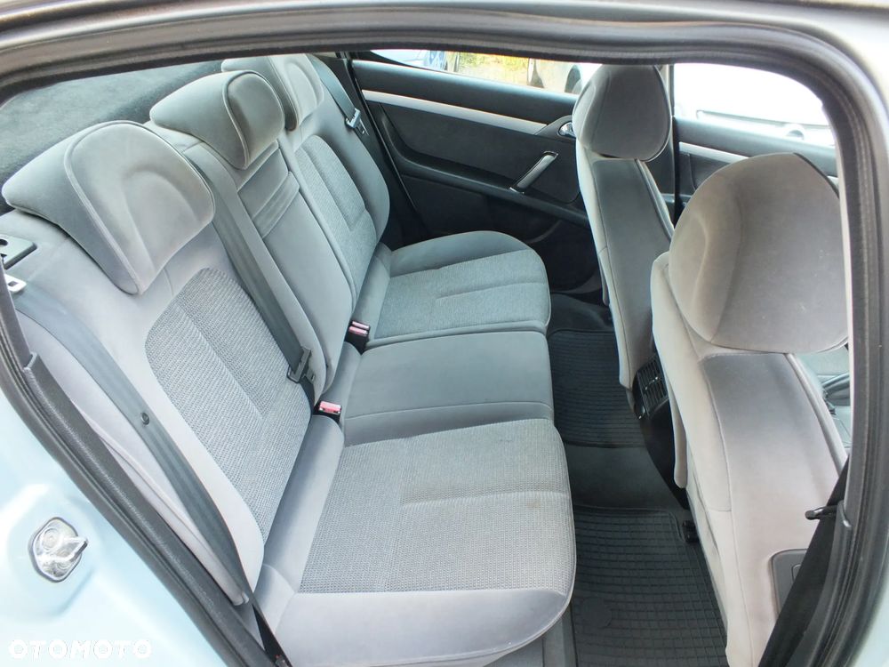 Peugeot 407 - 22
