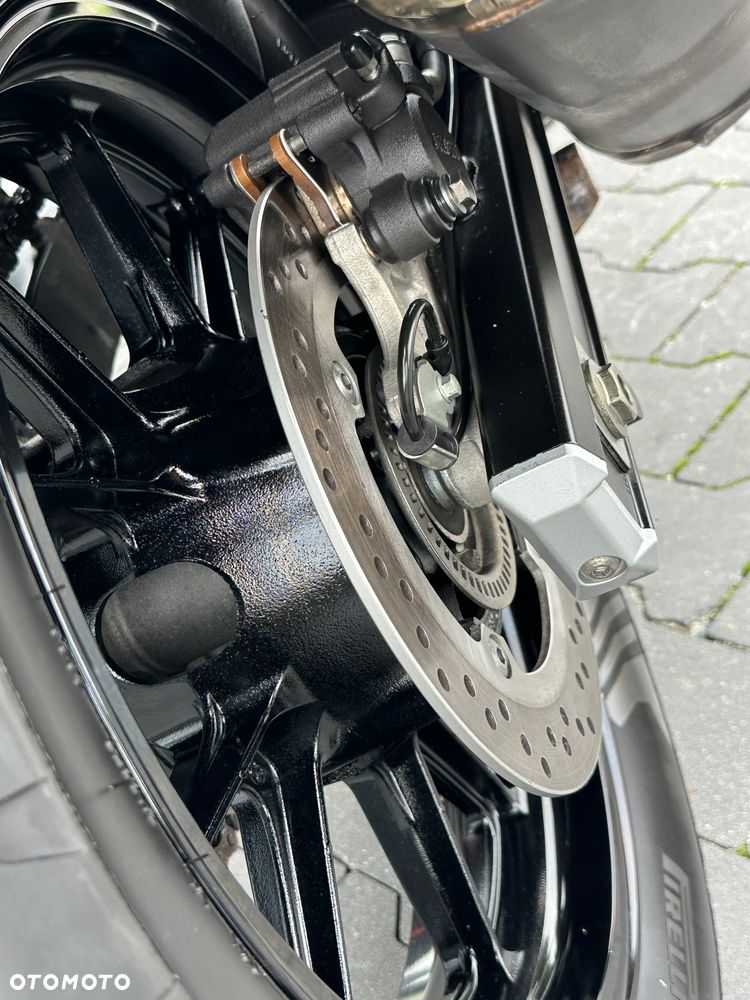 Suzuki V-STROM - 12