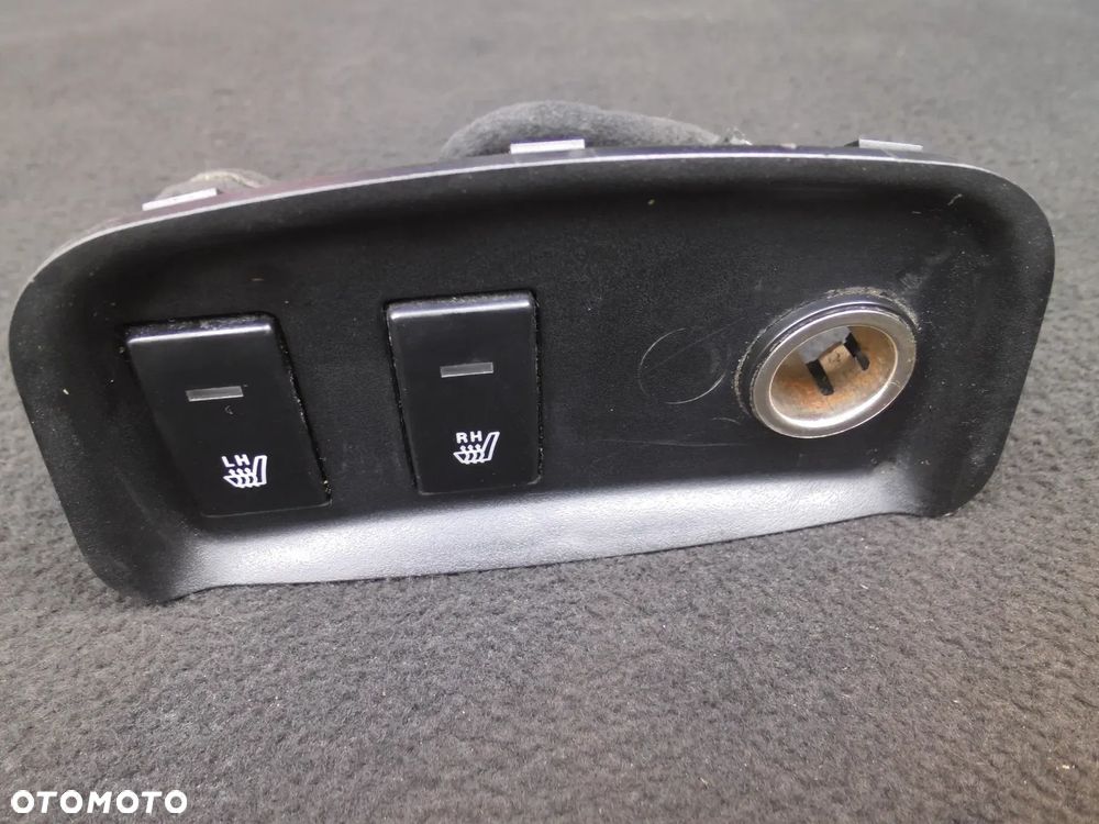 KIA PICANTO I PANEL PRZEŁĄCZNIK GRZANIA FOTELI GNIAZDO ZAPALNICZKI 93330-07200-2 - 1