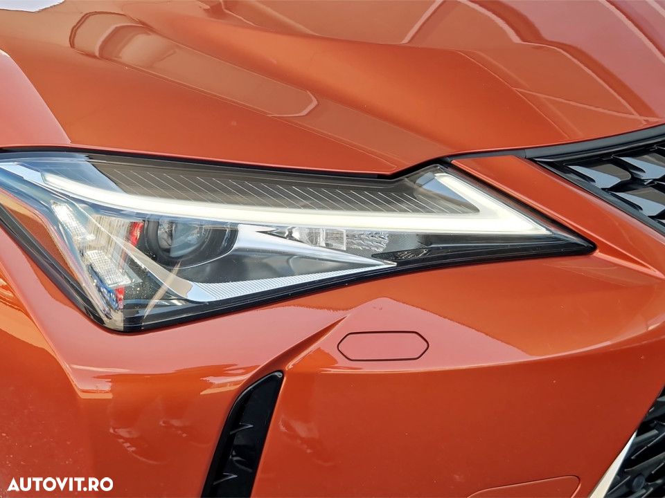 Lexus UX - 10