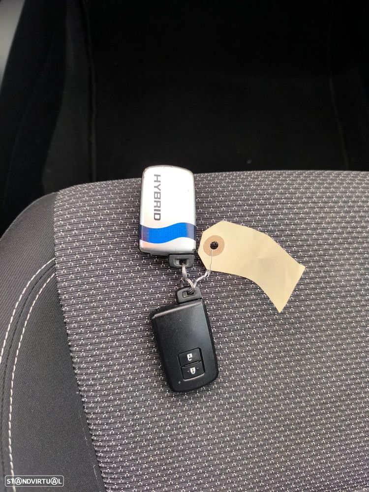 Toyota Yaris 1.5 HSD Comfort+Navi - 19