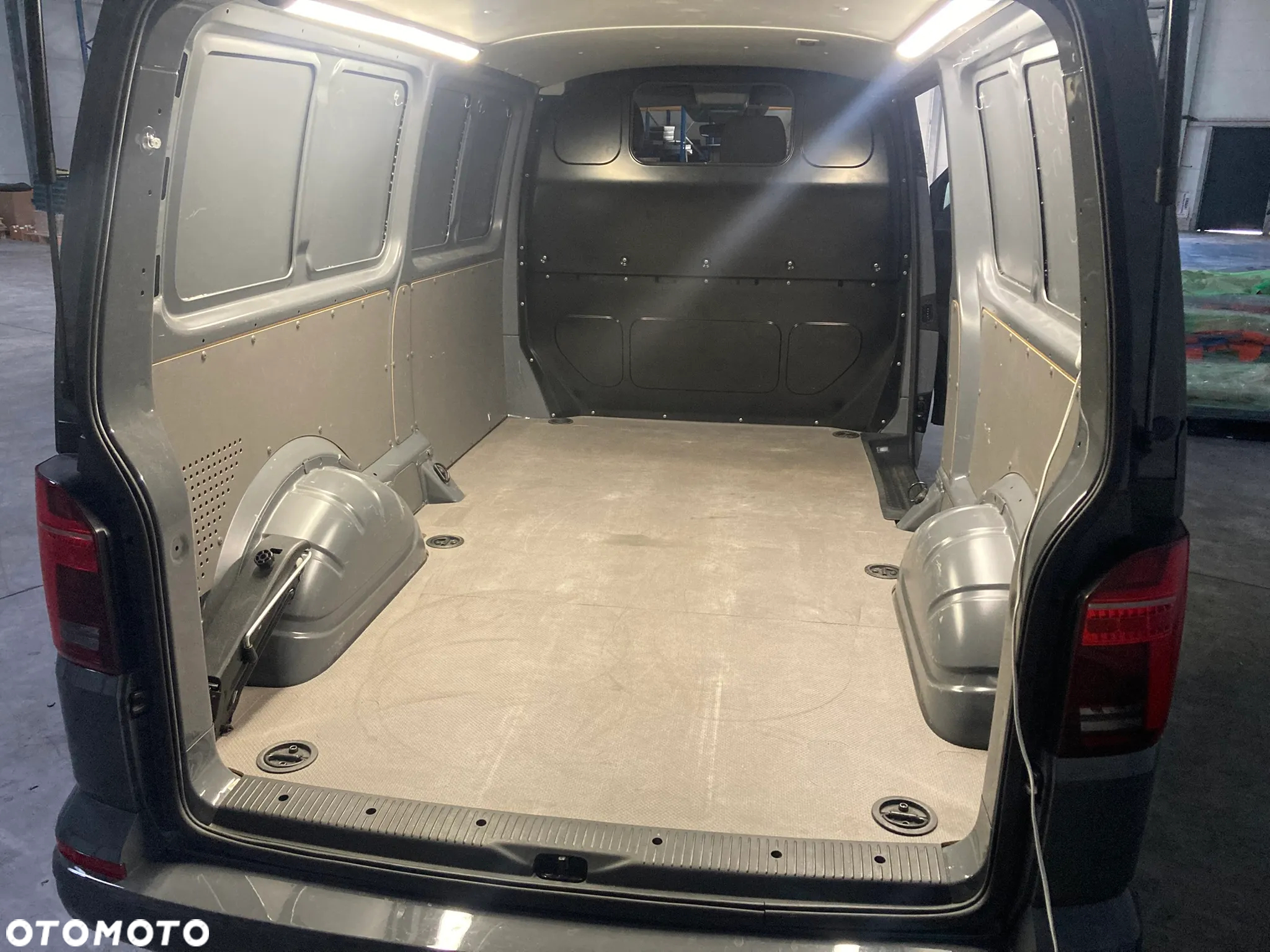 Volkswagen Transporter - 11