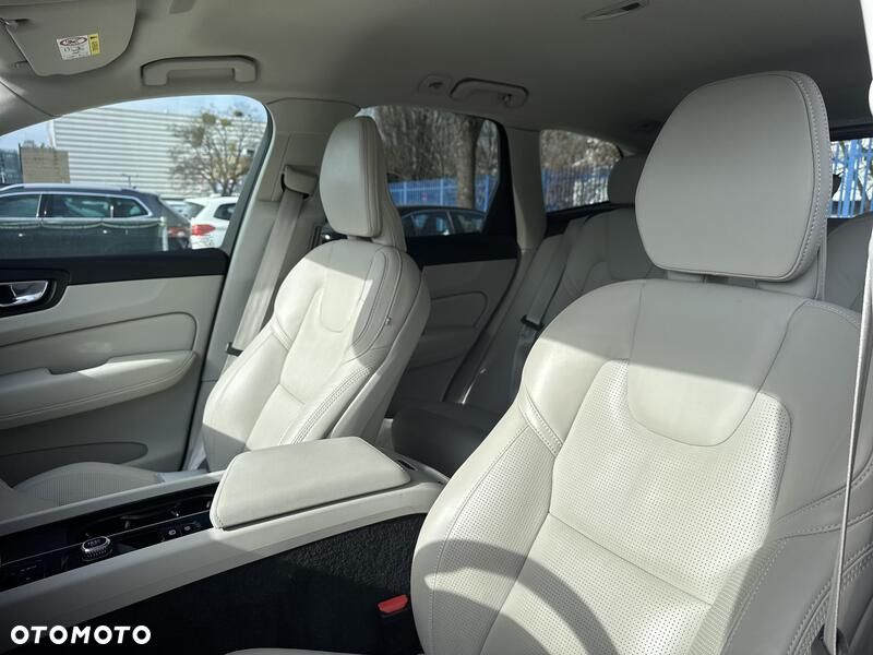 Volvo XC 60 B4 D Plus Bright - 12