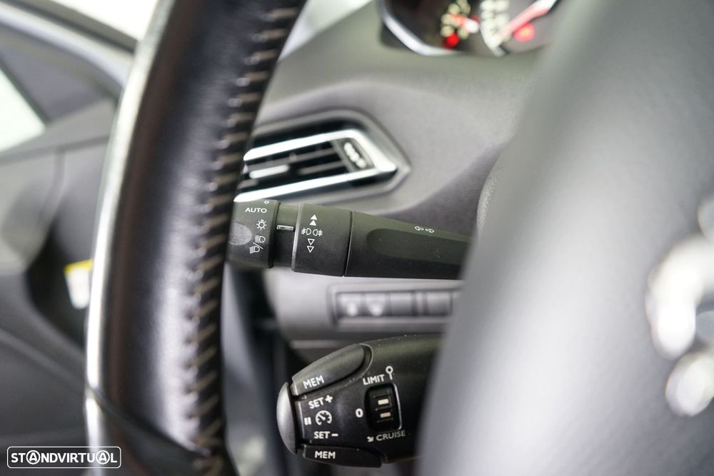 Peugeot 308 SW 1.6 BlueHDi Allure - 23