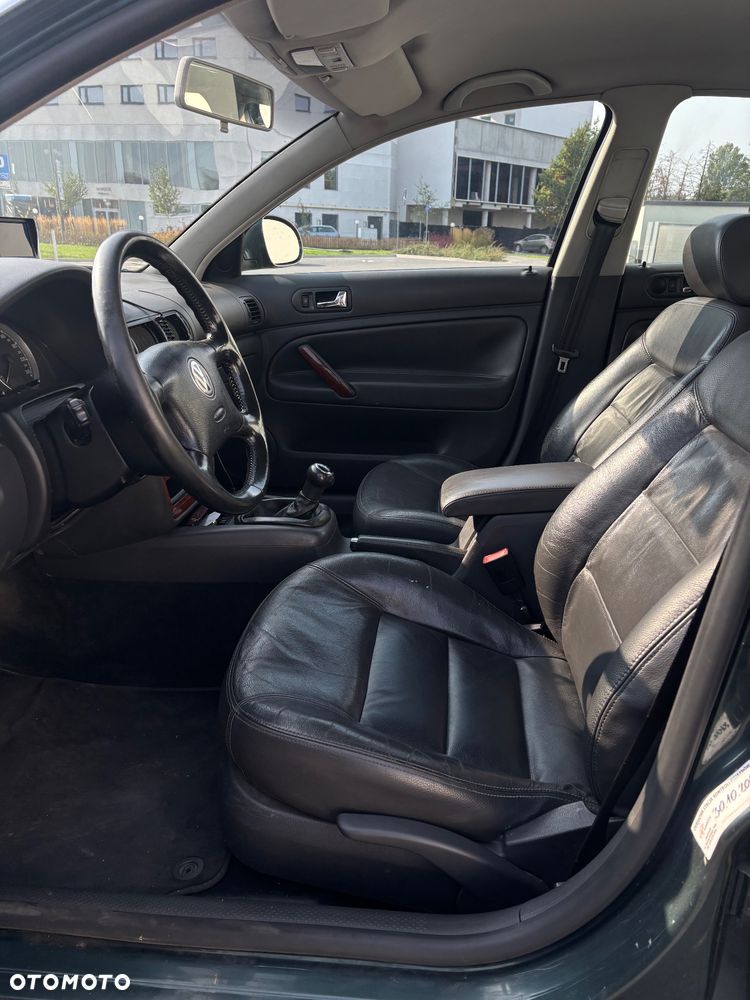 Volkswagen Passat - 12