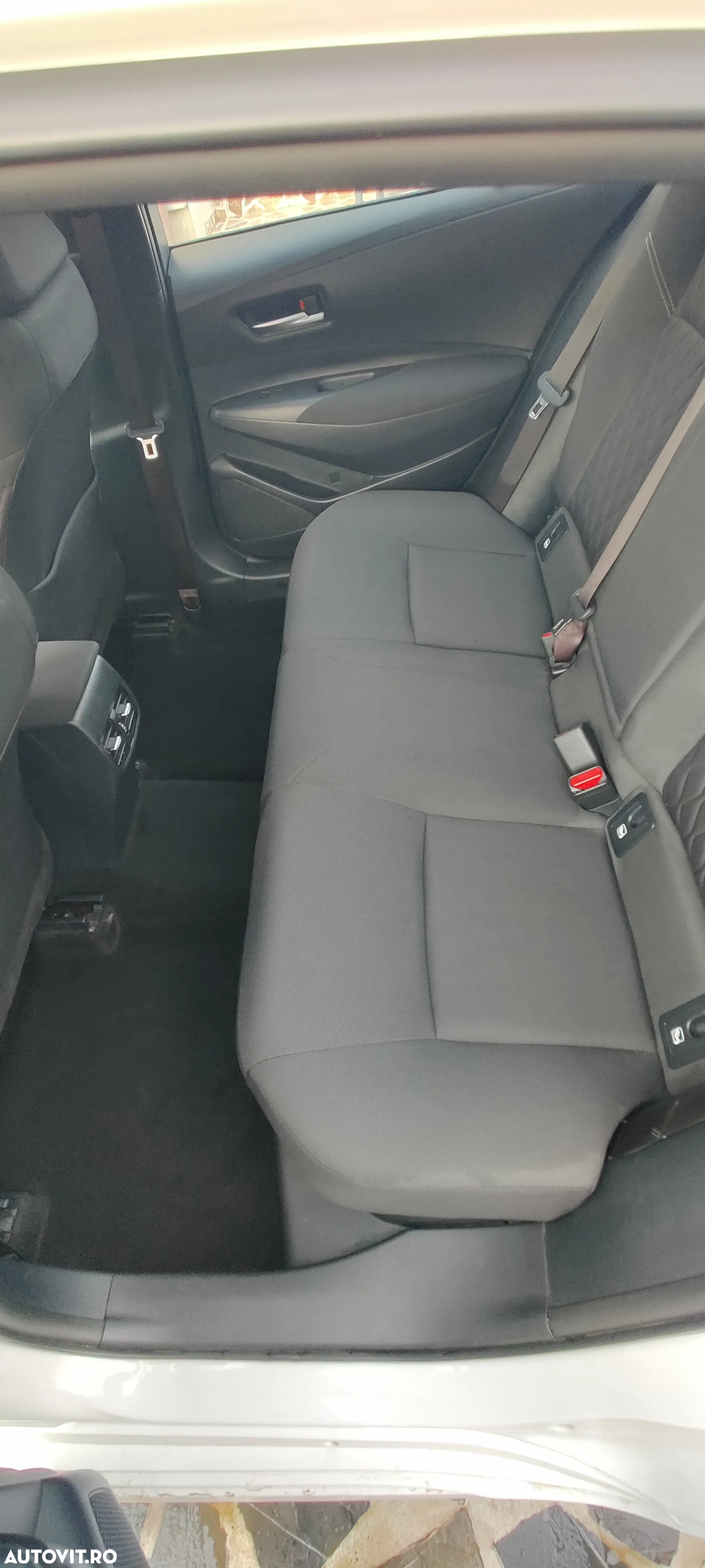 Toyota Corolla 1.8 HSD Dynamic - 10