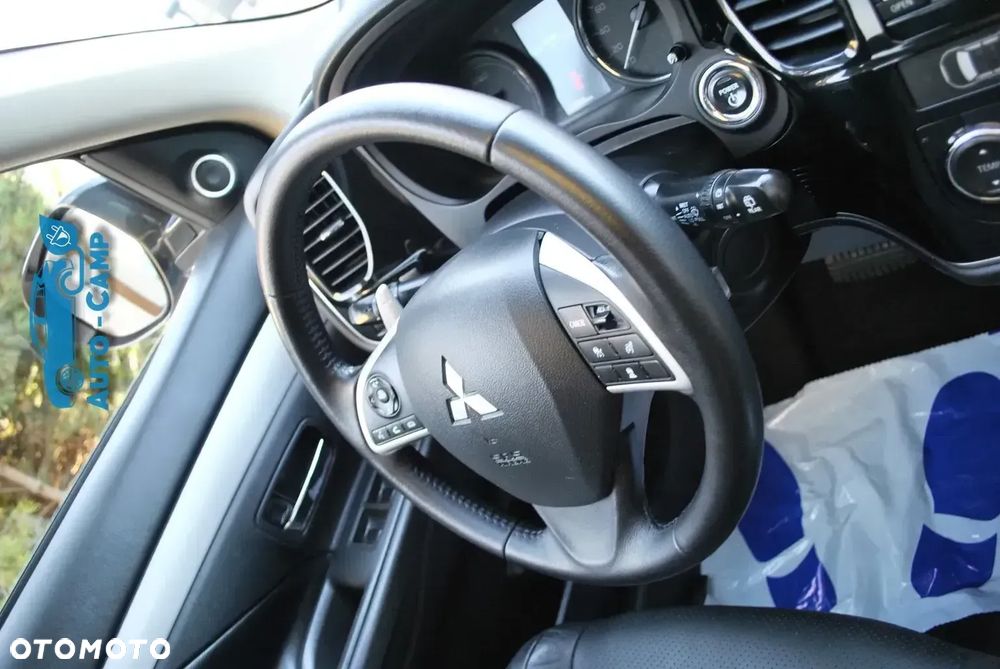 Mitsubishi Outlander Instyle NAVI + - 29