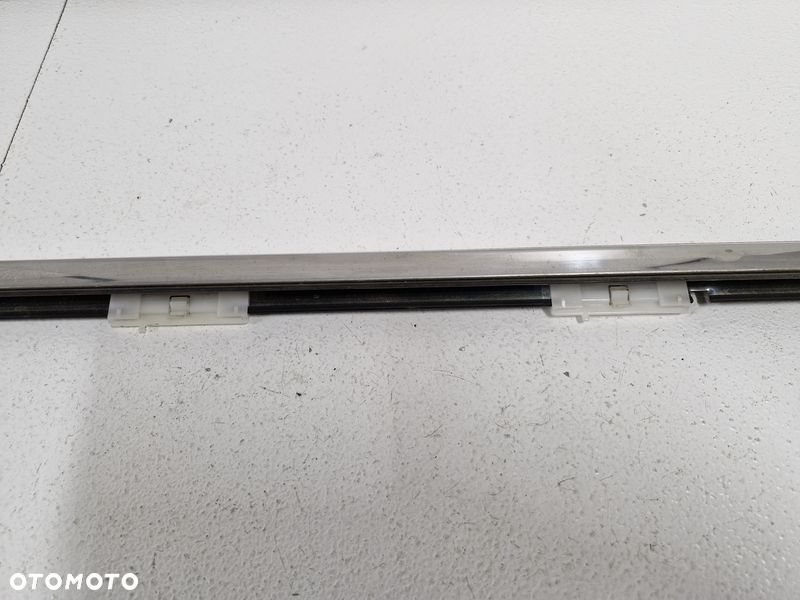 mazda cx7 lift listwa zgarniająca drzwi prawy przód - 5