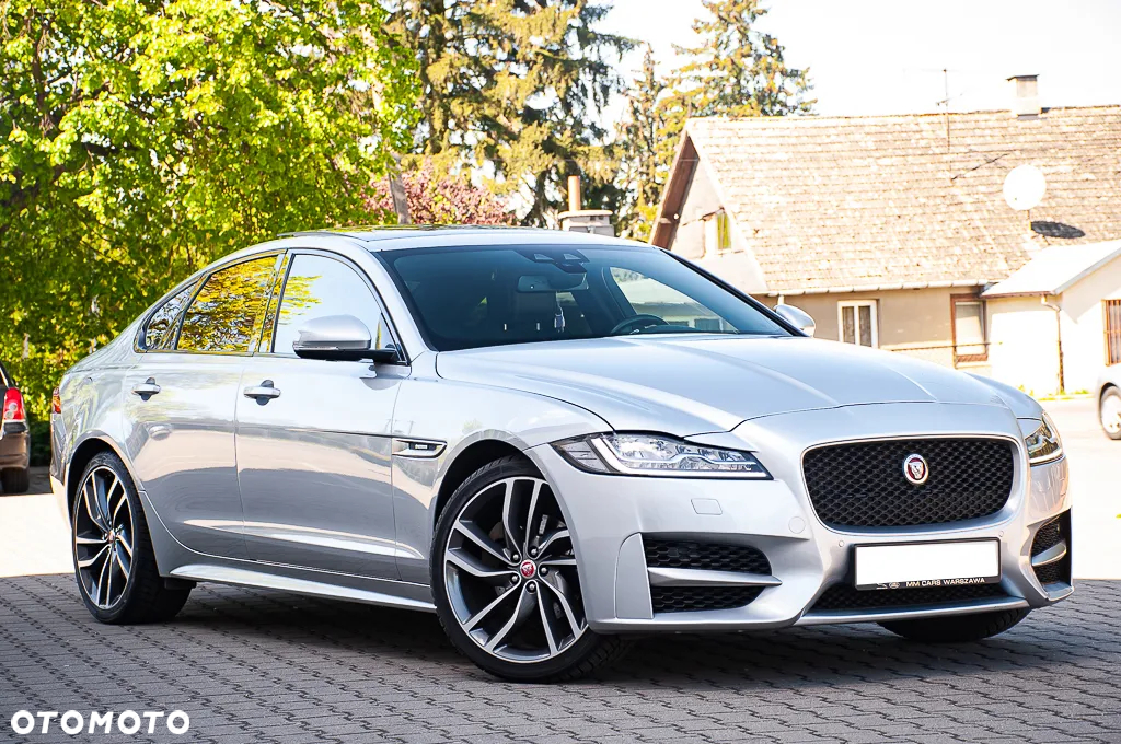 Jaguar XF 2.0 T R-Sport - 11
