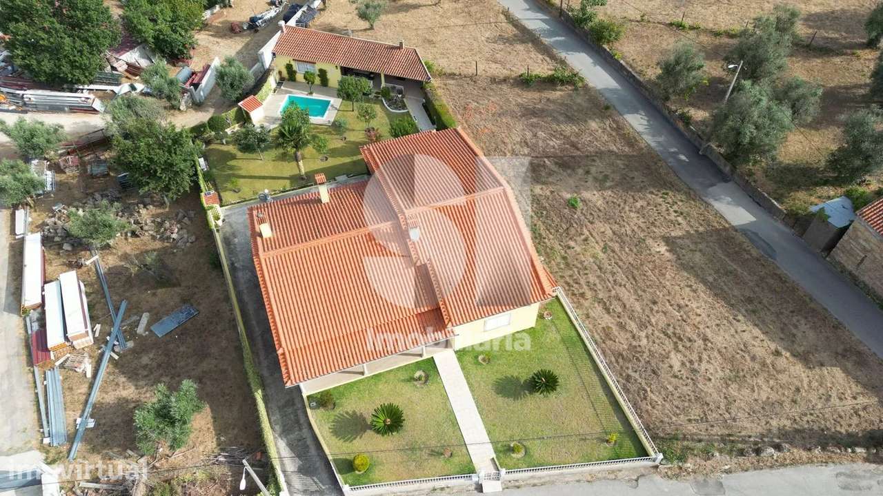 Moradia T3 com Garagem Dupla, Piscina, Jardim e Furo - em Tábua - Grande imagem: 2/41