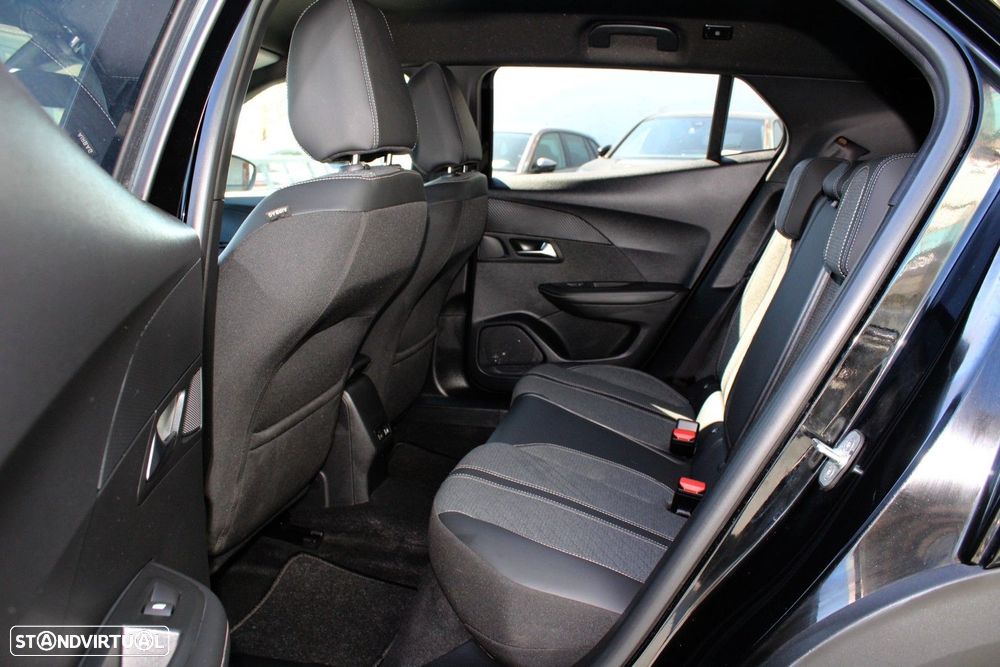 Peugeot 2008 1.2 PureTech Allure EAT8 - 23