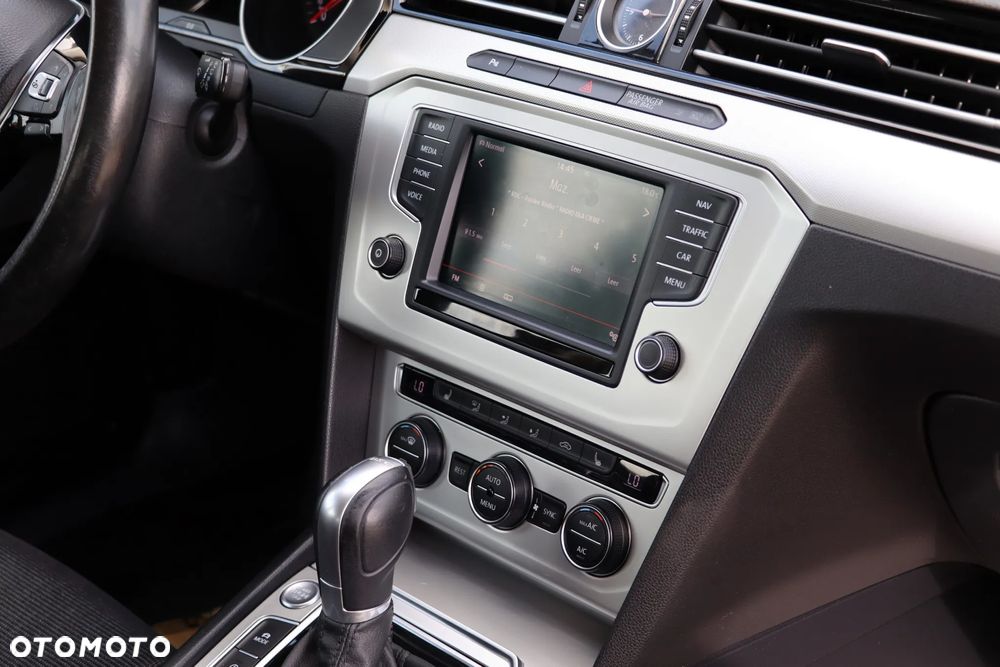 Volkswagen Passat Variant ver-variant-2-0-tdi-scr-dsg-comfortline - 32