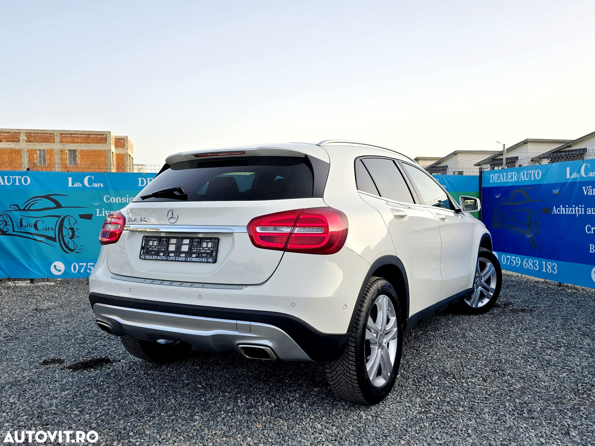 Mercedes-Benz GLA - 4