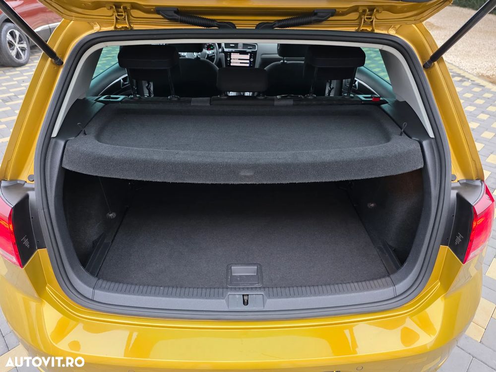 Volkswagen Golf - 18