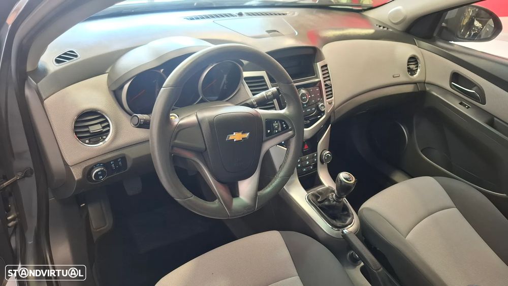 Chevrolet Cruze 1.6 LS - 15