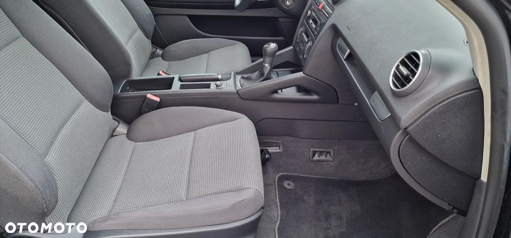 Audi A3 3-drzwiowe 1.6 Ambiente - 16