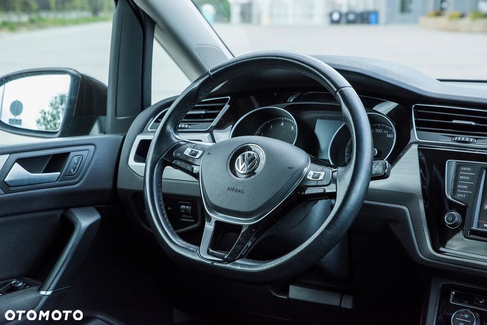 Volkswagen Touran - 11