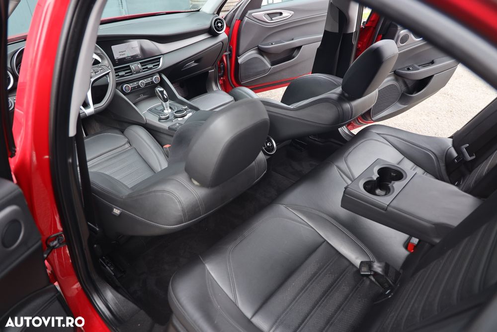 Alfa Romeo Giulia 2.2 AT8-Q4 Veloce - 8