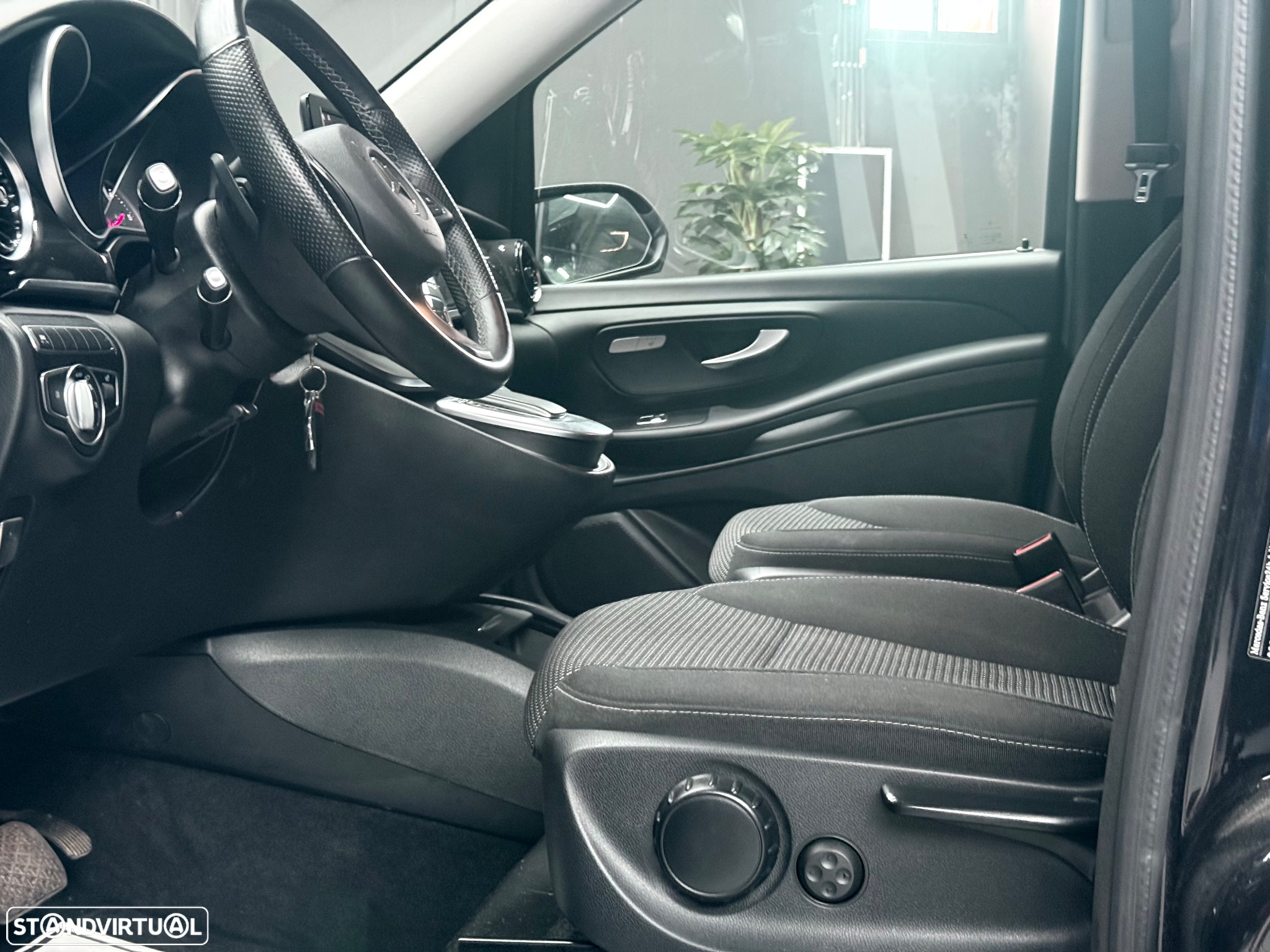 Mercedes-Benz V 300 d Longo Avantgarde - 20