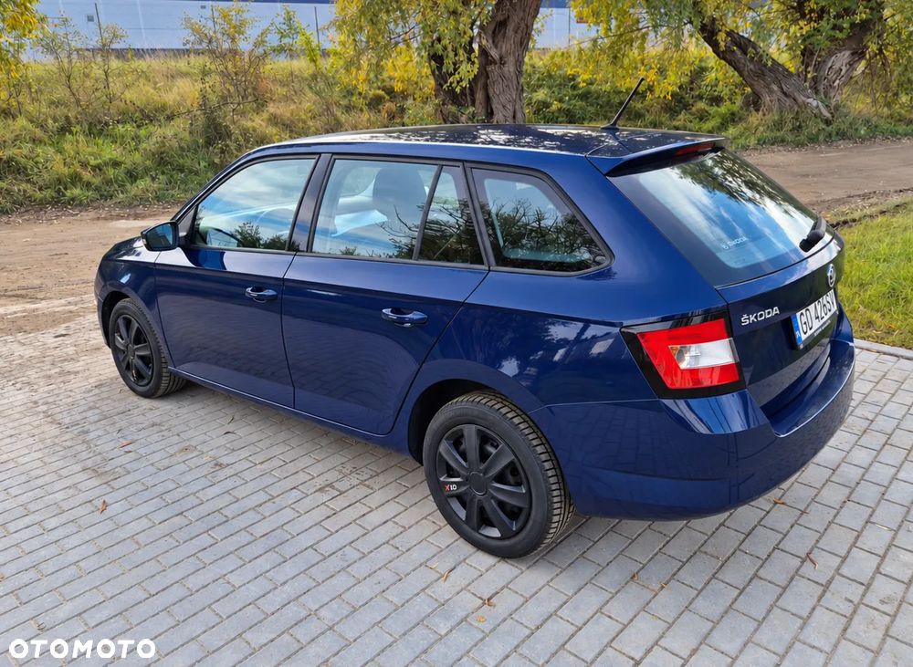 Skoda Fabia 2015 photo 2