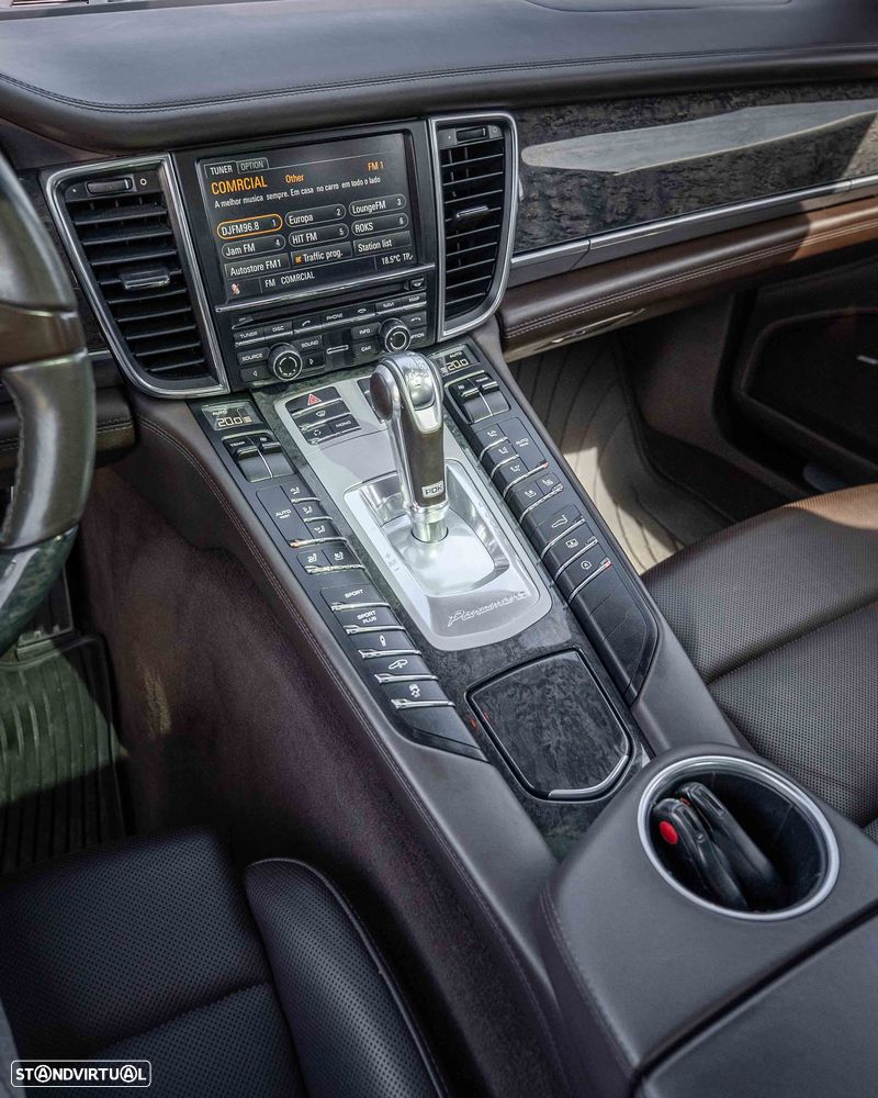 Porsche Panamera 4S PDK - 36