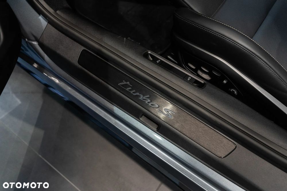 Porsche 911 Turbo S - 32