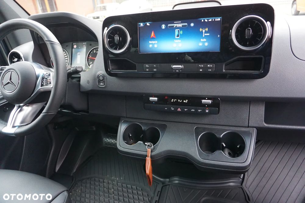 Mercedes-Benz Sprinter - 14
