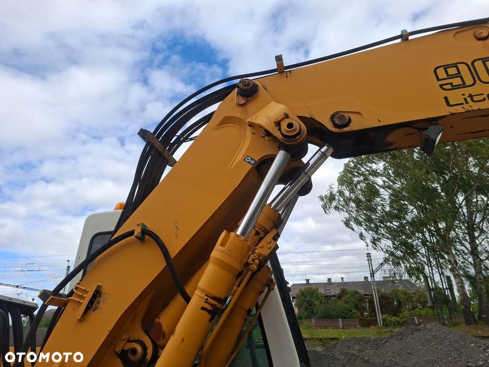 Liebherr A 900 B 4X4 - 33
