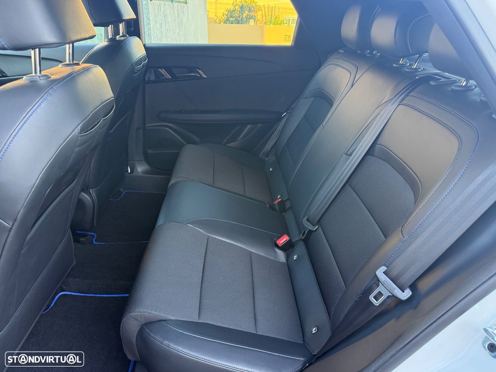 MG MG4 64 kWh Luxury - 18