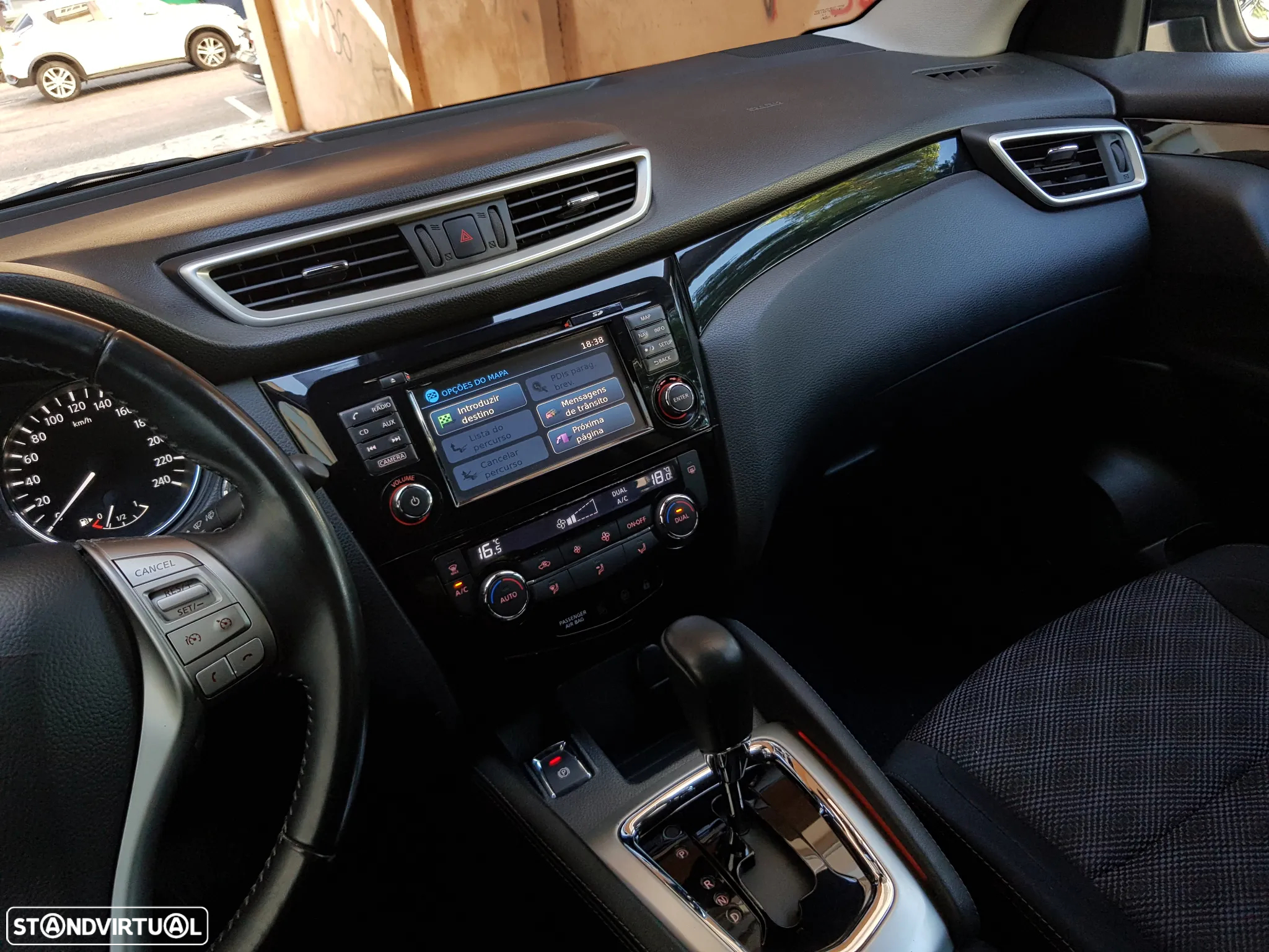 Nissan Qashqai 1.6 dCi 360 Xtronic - 49