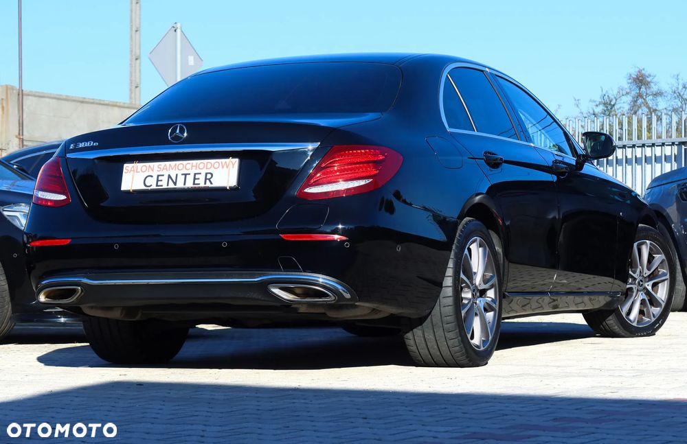 Mercedes-Benz Klasa E 300 9G-TRONIC Avantgarde - 32