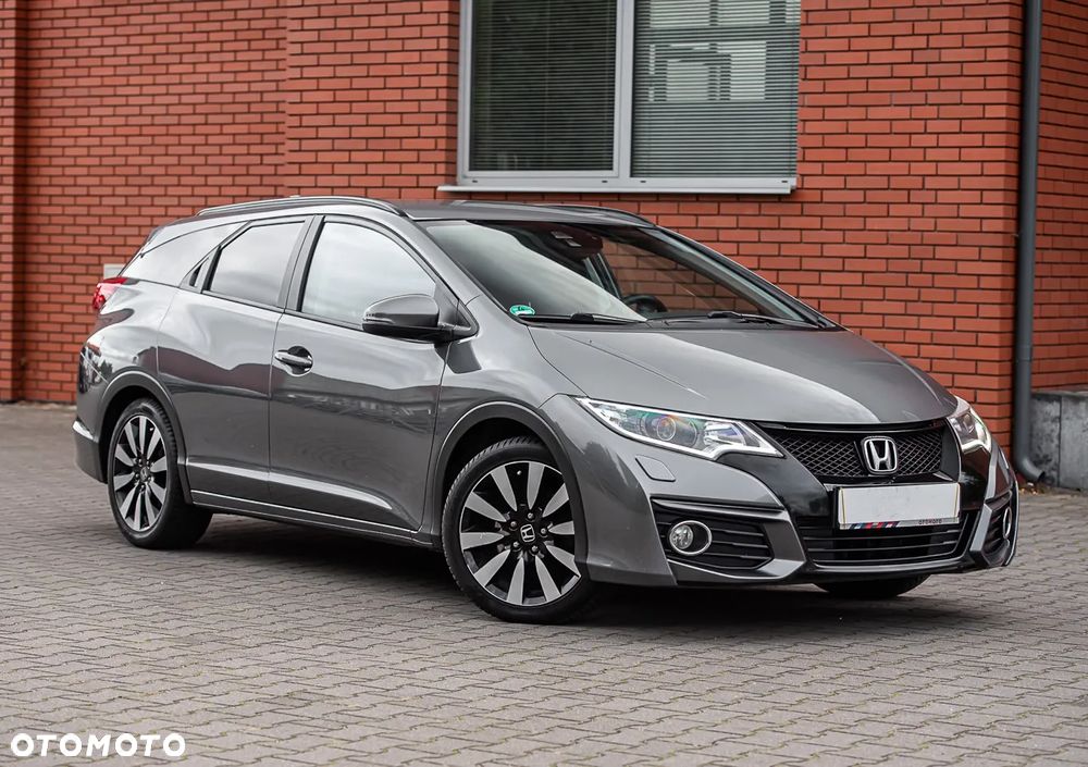 Honda Civic 1.8 i-VTEC Executive Black Edition - 1