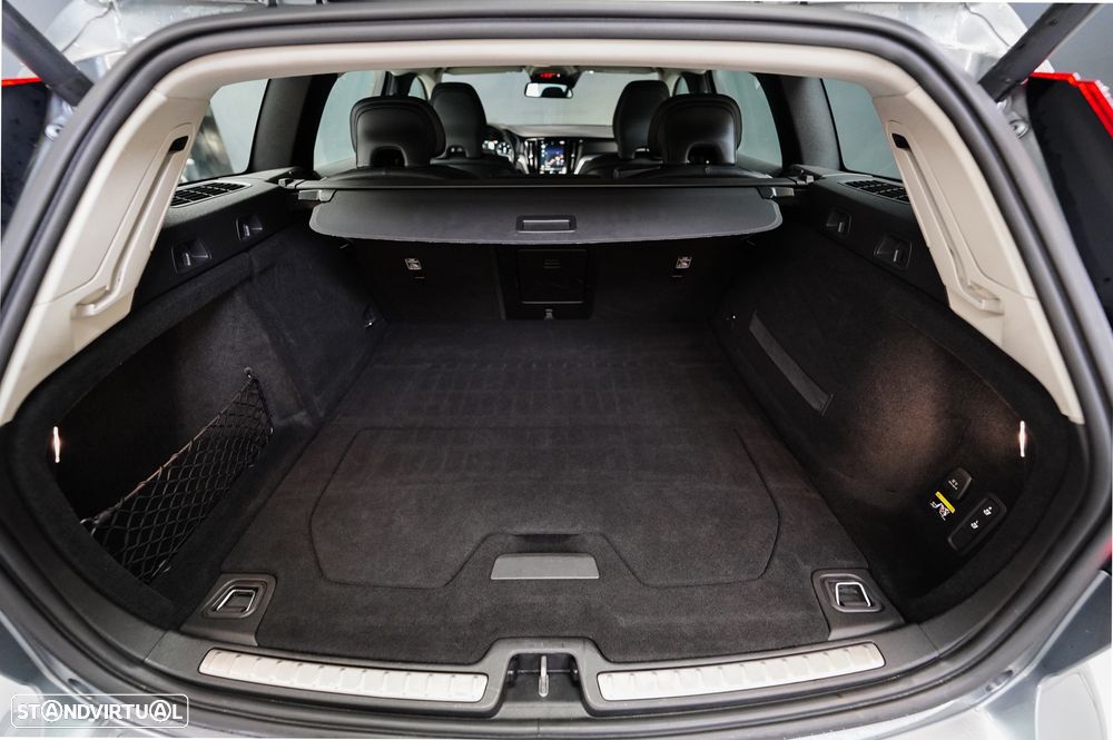 Volvo V60 2.0 D3 Momentum Plus Geartronic - 29