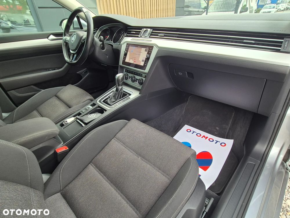 Volkswagen Passat - 31