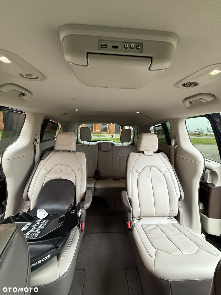 Chrysler Pacifica - 28